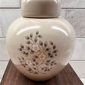 Vintage ginger jar by Pfaltzgraff , potpourri, incense lidded jar